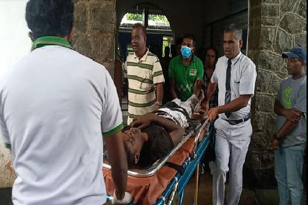 ரயிலில் செல்பி எடுக்க முயன்று ஆபத்தான நிலையில் சிறுவன் | Boy In Critical Condition Take Selfie In Train