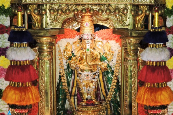 பள்ளியறையில் தாயுடன் இருக்கும் விநாயகர்- எங்கு தெரியுமா? | Manakula Vinayagar Temple