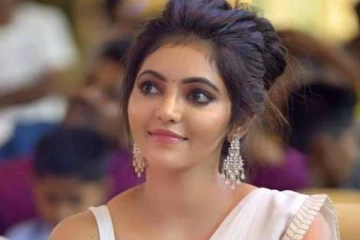 திடீரென முகத்தில் பிளாஸ்டிக் சர்ஜரி, ஆளே மாறிவிட்ட நடிகை அதுல்யா ரவி- ஷாக்கான ரசிகர்கள்