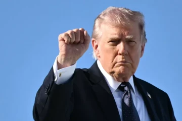 ඉරානෙට ගහන්න ඇමරිකාවට අධික වියදමක් - නැව් කීපයක් මධ්‍යධරණී මුහුදේ ස්ථානගත කරයි