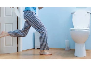 எங்கிருந்து யோசிப்பாங்க? கழிவறையில் நீண்ட நேரம் கழித்த ஊழியர்கள் -நூதன தண்டனை கொடுத்த நிறுவனம்!