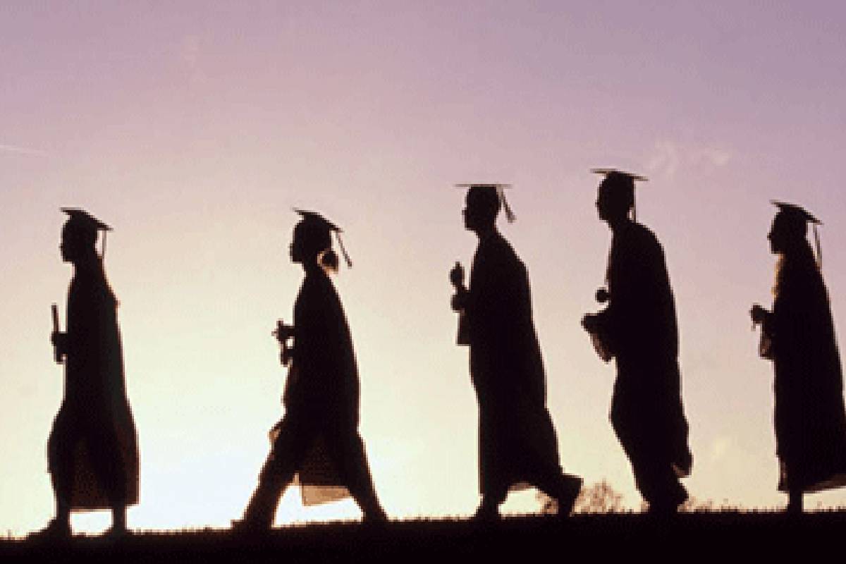 பல்கலைக்கழக பட்டதாரிகள் அதிகரிப்பு ; இலங்கையில் உயர்கல்வி முன்னேற்றம் | University Graduates Progress Education Sri Lanka