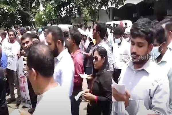மீண்டும் சிறிலங்கா அரசாங்கத்திற்கு எதிராக ஒன்றிணைந்த தொழிற்சங்கங்கள்! | Sri Lanka All Trade Unions Protest Colombo Fort
