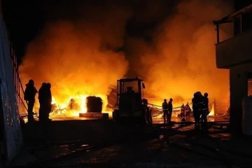 நாடொன்றில் தொழிற்சாலையில் பயங்கர தீ விபத்தில் சிக்கிய 15 பேருக்கு நேர்ந்த கதி!