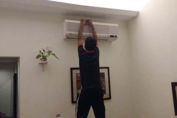 ஏசி-யிலிருந்து இறந்து கீழே விழுந்த எலி: பழுது பார்க்க முயன்றவர் பரிதாப பலி! ஏசி வைத்திருப்பவர்களே ஜாக்கிரதை