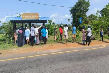 வயலுக்குள் குடைசாய்ந்து விபத்துக்குள்ளான முச்சக்கரவண்டி ; வயோதிப பெண் உயிரிழப்பு