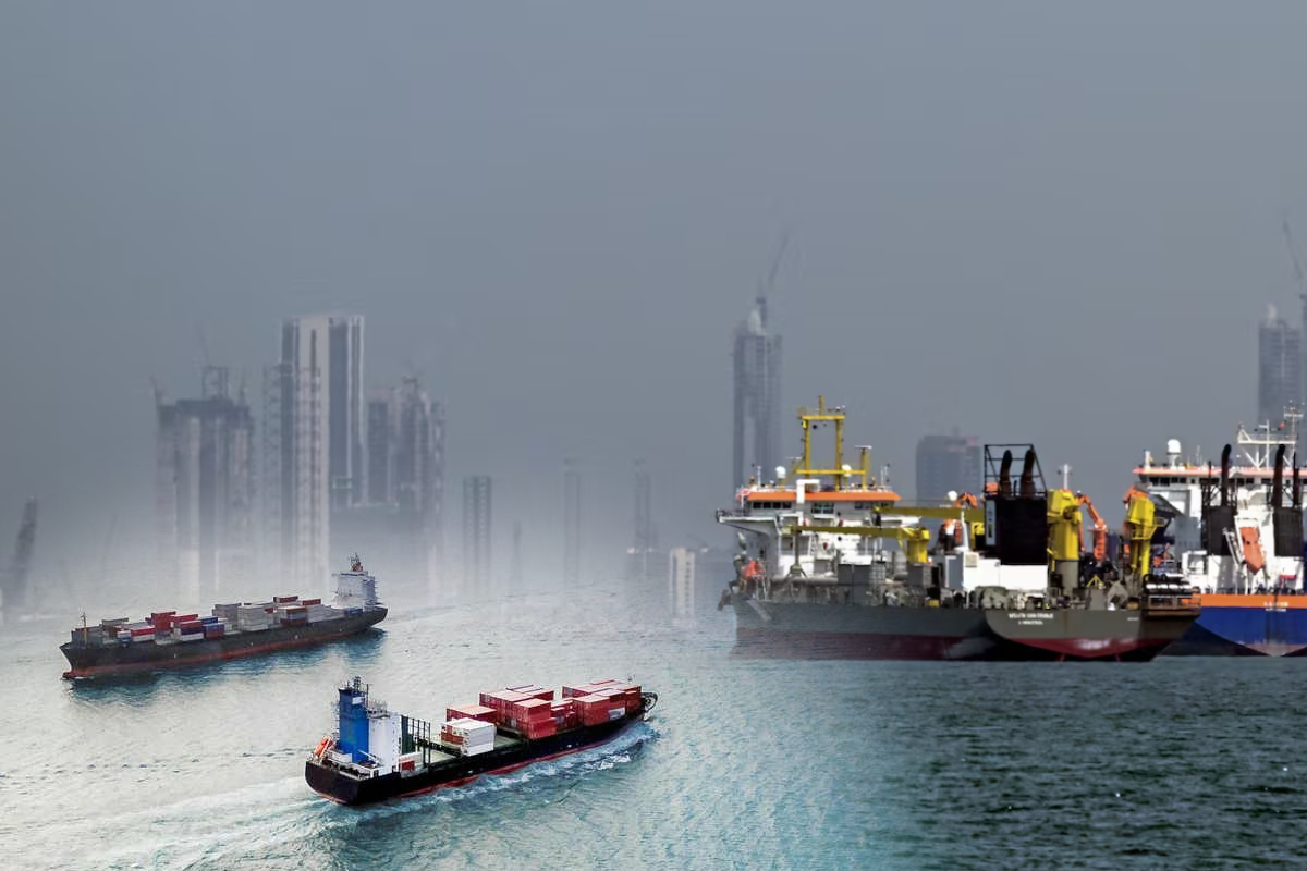 ஹோர்முஸ் நீரிணையை சிக்கியுள்ள 2000 கப்பல்கள்! அச்சத்தில் உலகளாவிய எண்ணெய் விநியோகம் | 2000 Ships At Risk In The Strait Of Hormuz