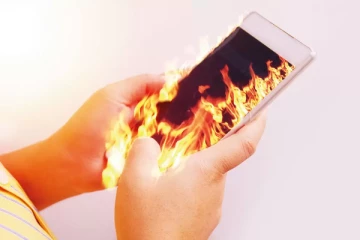 சார்ஜ் செய்யும்போது மொபைல் போன் வெடிப்பது ஏன்? காரணம் இதுதான்