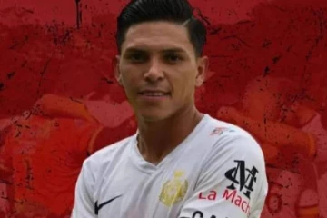 ஆற்றில் நீராட சென்ற பிரபல கால்பந்து வீரர் முதலைக்கு விருந்தான கொடூரம்