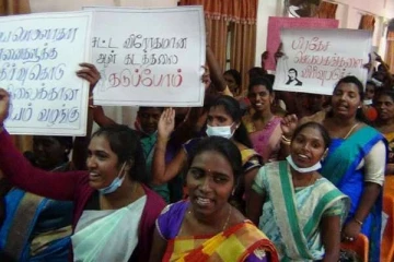 'அன்னையர்களுக்கு உரிமையை வழங்கு' என கோசமிட்ட தாய்மார்கள்!