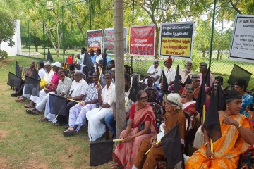 மயிலிட்டியிலிருந்து இராணுவத்தை வெளியேற கோரி கறுப்புக்கொடி போராட்டம்