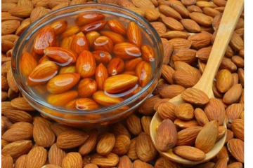 தண்ணீரில் ஊறவைத்த பாதாமை சாப்பிடுவதால் உடலில் ஏற்படும் மாற்றங்கள் என்ன தெரியுமா?