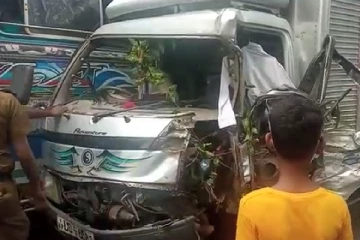 வேகக்கட்டுப்பாட்டை இழந்து ஆறு வாகனங்களை மோதித் தள்ளிய லொறி! வெளியான காணொளி
