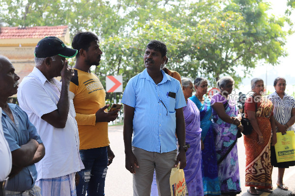 வட்டுவாகல் கோட்டாபய கடற்படை முகாமிற்கு முன் ஒன்றுகூடிய மக்கள் (Video) | Vattuvakal Gotabaya Navy Base Land Problem