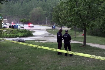 டொரண்டோ கத்தி குத்து சம்பவத்தில் இருவர் காயம்