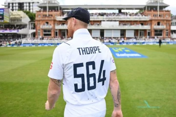 உடல்நிலை மோசமான நிலையில் முன்னாள் வீரர்! இங்கிலாந்து கேப்டனின் செயலால் குவியும் பாராட்டு