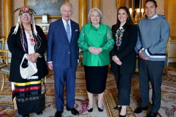 பிரிட்டனில் சார்லஸ் மன்னரை நேரில் சந்தித்த கனேடிய பூர்வகுடி தலைவர்கள்