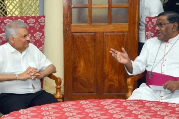 யாழ். நிலைமை தொடர்பில் ஆயருடன் பேசிய ரணில்! (Photos)