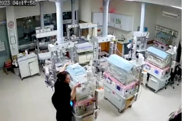 பிறந்த குழந்தைகள் நிறைந்த அறை., நிலநடுக்கத்தின்போது 2 செவிலியர்களின் துணிச்சல் செயல்!