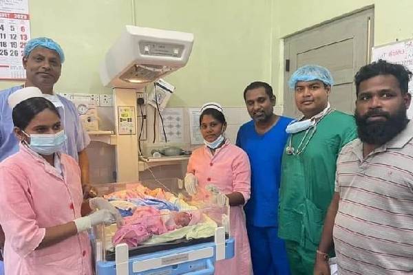 யாழில் ஒரே பிரசவத்தில் மூன்று பிள்ளைகள் (படங்கள்) | Three Children In A Delivery Jaffna Teaching Hospi