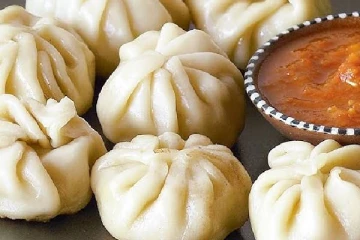 தெருக்கடையில் மோமோஸ் சாப்பிட்ட பெண் மரணம்.., 15 பேருக்கு மேல் உடல்நலக்குறைவு