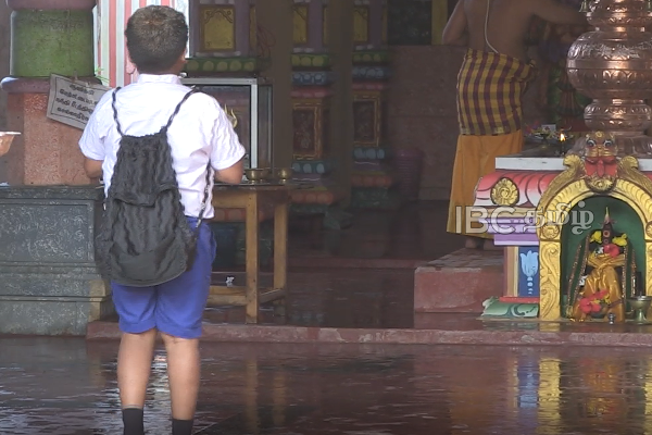 ஆரம்பமானது புலமை பரிசில் பரீட்சை - நாடுபூராகவும் ஆர்வத்துடன் பரீட்சை மண்டபத்துக்கு செல்லும் மாணவர்கள்(படங்கள்) | Scholarship Examination Sri Lanka Went Interest