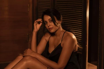 நடிகை சாந்தினி படுகவர்ச்சி போட்டோஷூட்