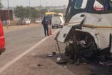 බස්‍ රථ දෙකක් එකිනෙක ගැටෙයි - 14ක් ජිවිතක්ෂයට..