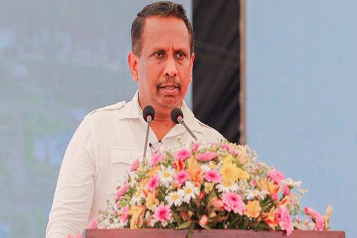 அகதிகளாக வாழ்ந்த மக்களுக்கு விடுதலைக் கொடுத்தாரா அநுர..! எதிர்த்தரப்பு கேள்விகளுக்கு சமந்த வித்யாரத்ன பதிலடி | Anura Who Gave Land And Houses To 50 Families