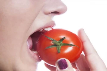 கெட்ட கொழுப்பு குறைந்து நீரிழிவு நோயும் நெருங்க கூடாதா? தினமும் 1 பழுத்த தக்காளியை சாப்பிடுங்க...