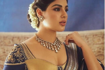 நடிகை சம்யுக்தா மேனன் சேலையில் அழகிய போஸ்