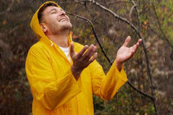 மழை நீரை குடிப்பவரா நீங்க? இவ்வளவு ஆபத்துகள் உள்ளது உங்களுக்கு தெரியுமா? | Is It Safe To Drink Rainwater Scientists Opinion மழை நீரை குடிப்பவரா நீங்க? இவ்வளவு ஆபத்துகள் உள்ளது உங்களுக்கு தெரியுமா? | Is It Safe To Drink Rainwater Scientists Opinion