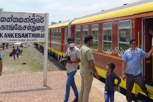 யாழ்ப்பாணத்திற்கான தொடருந்து சேவைகள் தொடர்பில் பந்துல வெளியிட்டுள்ள தகவல்(Photos) | Freight Train Services Essential Goods Bandula