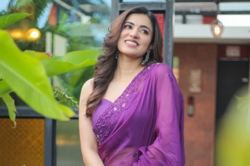 நடிகை அஞ்சு குரியன் சேலையில் அழகிய போட்டோஷூட்