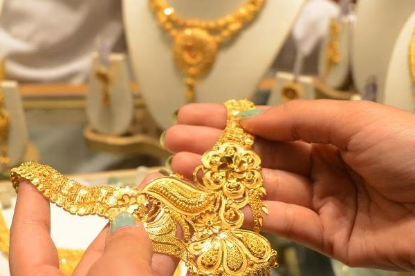 புதிய உச்சம் தொட்ட தங்கம் விலை; இவ்வளவா... அதிர்ச்சியில் நகைப்பிரியர்கள்! | Gold Price Hits New High Today Chennai