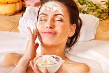 முகத்தில் அழுக்கு, கருமை நீங்கி பளபளப்பாக வேண்டுமா? தயிரை இப்படி பயன்படுத்தினால் போதும்