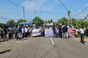 யாழ்ப்பாணத்தில் குப்பை கொட்ட மக்கள் கடும் எதிர்ப்பு