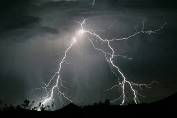 யாழில் மின்னல் தாக்கி உயிரிழந்தவருக்கு கோவிட் தொற்று உறுதி