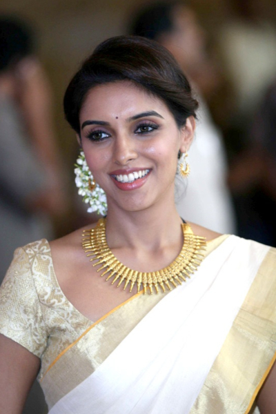 இந்த புகைப்படத்தில் இருக்கும் சிறுமி யார் என தெரிகிறதா? தமிழ் சினிமாவில் முன்னணி நடிகையாக இருந்தவர்.. | Fans Favourite Actress Childhood Photo Gone Viral இந்த புகைப்படத்தில் இருக்கும் சிறுமி யார் என தெரிகிறதா? தமிழ் சினிமாவில் முன்னணி நடிகையாக இருந்தவர்.. | Fans Favourite Actress Childhood Photo Gone Viral