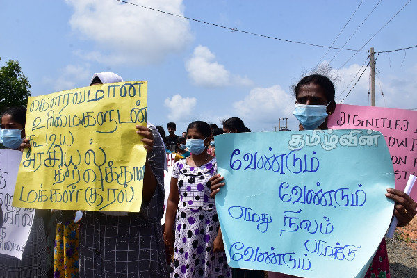 கௌரவமான உரிமை கோரி மன்னார் மாந்தையில் கவனயீர்ப்பு போராட்டம் (Photos) | Vigilance Mannar Mantai Demanding Honorable Rights