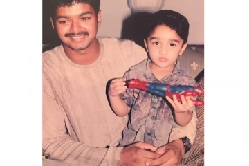 நடிகர் விஜய் மடியில் இருக்கும் இந்த குழந்தை யாருன்னு தெரியுமா?