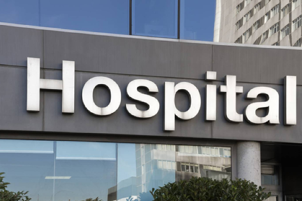 பொலிஸ் நிலையத்தில் சட்டை பின்களை விழுங்கிய நபரால் பரபரப்பு | Man Swallowed Shirt Pins At The Police Station