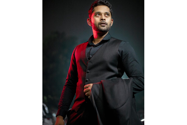 கோட் சூட் போட்டு அசத்தும் பாரதி கண்ணம்மா அருண்.. செம போட்டோஷூட் | Bharathi Kannama Arun Latest Photoshoot