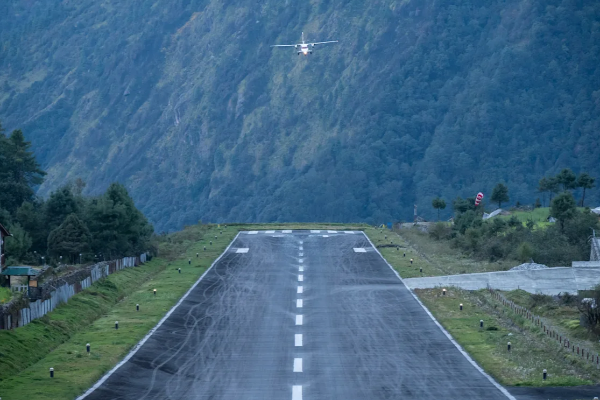 உலகின் டாப் 5 ஆபத்தான விமான நிலையங்கள்: சிறிய தவறு கூட பேரழிவாக முடியலாம்! | Worlds Top 5 Dangerous Airports In Tamil