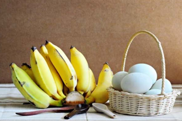 முட்டையுடன் வாழைப்பழம் சாப்பிடலாமா? ஆபத்து ஏற்படுமாம் | Egg With Banana Eat Avoid Some Health Issue