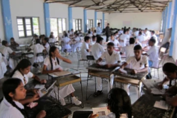 පාසල් යන අතරේ රැකියාවක් කරන්න දරුවන්ට අනගි අවස්ථාවක්...