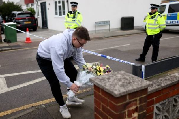 லண்டனில் தீ விபத்தில் உயிரிழந்த இலங்கை தமிழ் குடும்பம் : வெளியான புகைப்படம் | Family Of Sri Lankan Tamils Died London Fire Photo லண்டனில் தீ விபத்தில் உயிரிழந்த இலங்கை தமிழ் குடும்பம் : வெளியான புகைப்படம் | Family Of Sri Lankan Tamils Died London Fire Photo