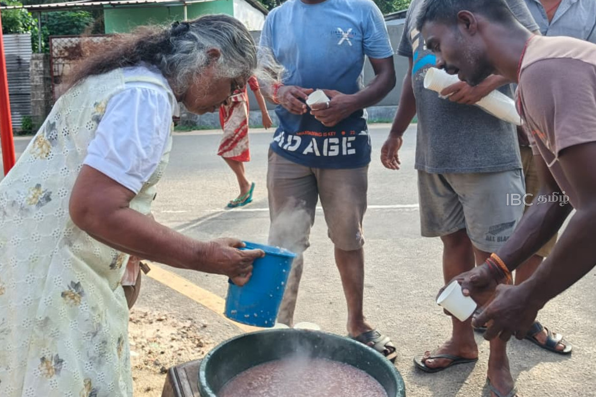 யாழில் குரலற்றவர்களின் குரல் அமைப்பின் ஏற்பாட்டில் முள்ளிவாய்க்கால் கஞ்சி வழங்கல் | Mullivaikkal Kanji Offering Event In Jaffna