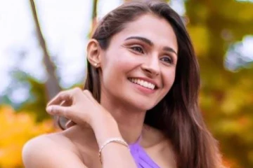 மகளிர் தினத்தில் மேலாடை இல்லாமல் புகைப்படம் வெளியிட்ட நடிகை ஆண்ட்ரியா- மோசமாக திட்டும் ரசிகர்கள்