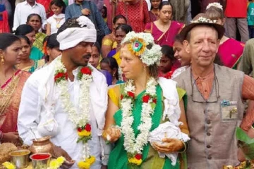 ஆட்டோ டிரைவரை மணந்த வெளிநாட்டு பெண்! காதல் வளர்ந்த கதை என்ன தெரியுமா?